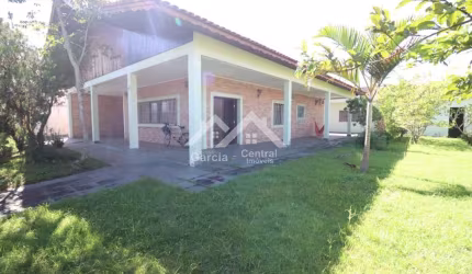 Casa em Peruíbe em 2 lotes de terreno com 3 quartos e edícula completa