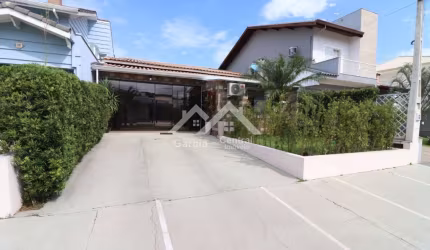 Casa em condomínio fechado em Peruíbe térrea com 3 quantos sendo 1 suíte e área de lazer