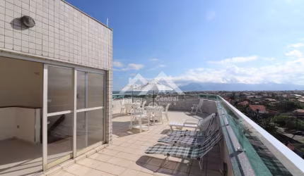 Apartamento cobertura com 3 quartos próximo a praia em Peruíbe.
