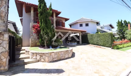 Casa em condomínio fechado em Peruíbe com 4 quartos e área de lazer com piscina