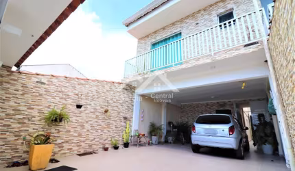 Casa em bairro residencial em Peruíbe, com 3 quartos (sendo 2 suítes)
