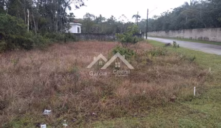 Terreno de esquina em condomínio residencial fechado em Peruíbe