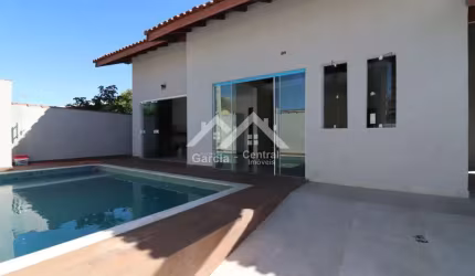 Casa próximo a praia em Peruíbe, com 3 quartos e área de lazer com piscina