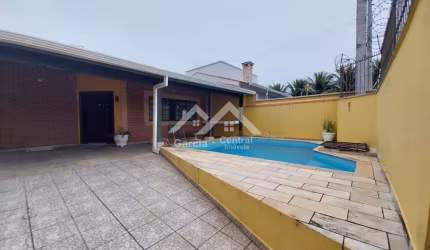 Casa com piscina em Peruíbe