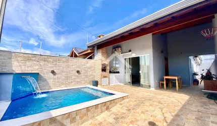 Casa com piscina em Peruíbe