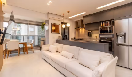 Viva o excepcional deste apartamento deslumbrante! Se encante com a sofisticação e acabamentos de alta qualidade, piso em porcelanato na boutique Portobello, câmeras internas, jardim vertical automati
