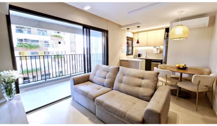 Apartamento novo, totalmente mobiliado, com 71 m² de área útil, com salas de estar e jantar integradas à cozinha, varanda com churrasqueira elétrica, 3 dormitórios sendo 1 suíte, 1 banheiro social e 1