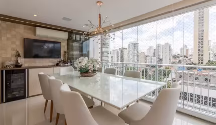 Apresentamos um espetacular apartamento na tradicional região da Vila Mariana. Localizado na Rua Embaixador Raul Garcia, esta residência destaca-se pelo design moderno, acabamentos de alta qualidade,