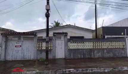 Casa no Treze de Maio Próximo à Padaria