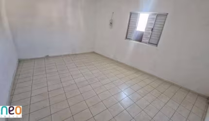 Casa com 2 dormitorios bem localizada