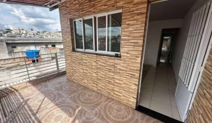 Casa ampla, Bem Localizado e com Varanda!