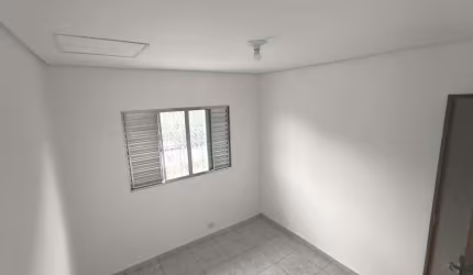 Casa com 2 dormitorios bem localizada com vaga de garagem