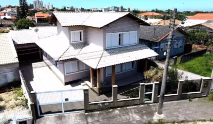 Casa com 5 quartos à venda na Avenida Santa Catarina, 545, Centro, Imbituba, 226 m2 por R$ 1.019.000