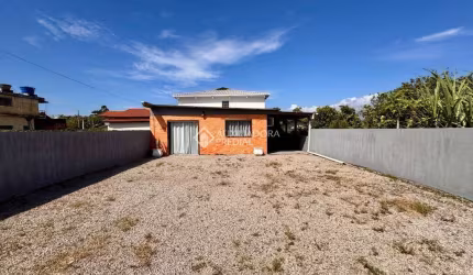 Casa com 2 quartos à venda na Alzemiro Alvelino, 1, Porto da Vila, Imbituba, 110 m2 por R$ 350.000