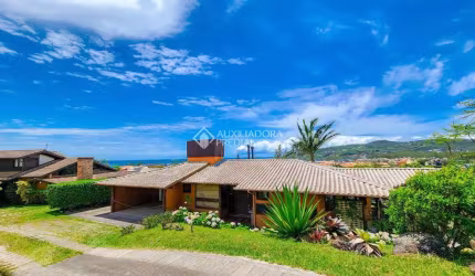 Casa com 5 quartos à venda na Jovino Piucco, 2001, Morrinhos, Garopaba, 302 m2 por R$ 2.900.000