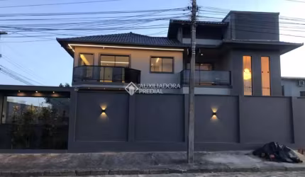 Casa com 4 quartos à venda na Ernâni Cotrim, 441, Village, Imbituba, 300 m2 por R$ 2.890.000