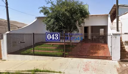 Casa entre a Leste Oeste e a Quintino Bocaiúva, fins comerciais ou residenciais.casa