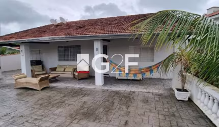 Casa com 4 quartos à venda na Rua Santina Martelo Matarazzo, 31, Centro, Águas de São Pedro, 302 m2 por R$ 851.000