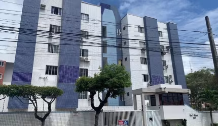 Ótimo apartamento no bairro de  Candelária com 80m²