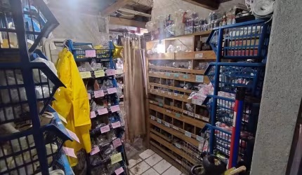 PONTO COMERCIAL - CASA DE MATERIAL DE CONSTRUÇÃO EM SANTOS.