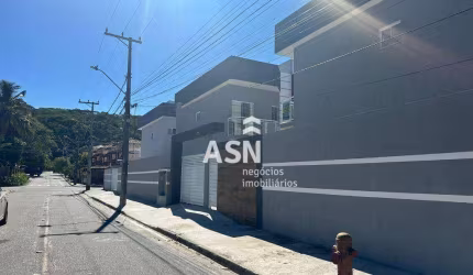 Casa em condomínio com 3 dormitórios à venda, 126 m² por R$ 360.000 - Extensão do Bosque - Rio das Ostras/RJ