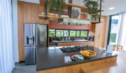 LINDA CASA NA ALAMEDA DAS ÁGUAS, 235 – ITAHYE – SANTANA DE PARNAÍBA/SP