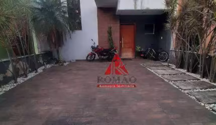 Casa com 3 dormitórios R$ 800.000 - Horto Florestal