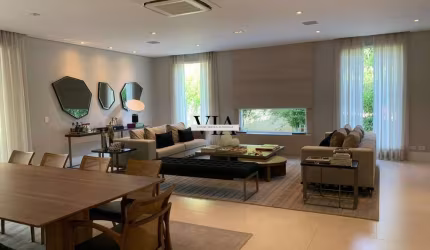 Casa de LUXO no condomínio Tamboré 10