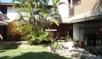 Linda casa de ESQUINA no condomínio Residencial 9