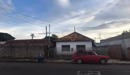 Casa Padrão à venda em Araguari/MG