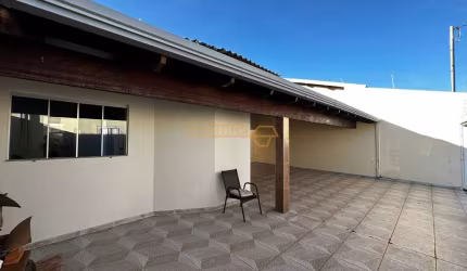 Casa à venda no bairro Santiago - Araguari/MG