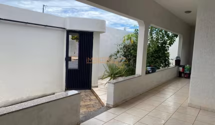 Casa à venda no bairro Jardim Milenium - Araguari/MG