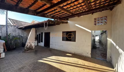 Casa à venda no bairro Goiás - Araguari/MG
