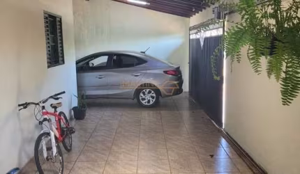 Casa à venda no bairro Centro - Araguari/MG