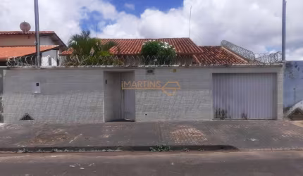 Casa à venda no bairro Santiago - Araguari/MG