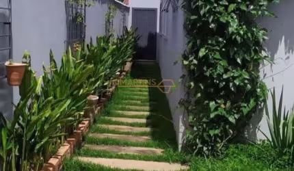 Casa à venda no bairro Aeroporto - Araguari/MG