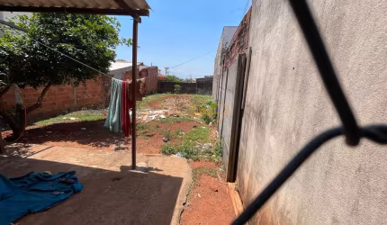 Casa à venda no bairro Bosque - Araguari/MG