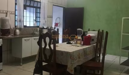 Casa à venda no bairro Goiás - Araguari/MG