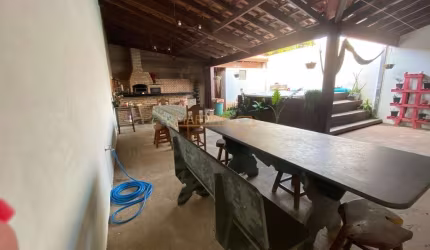 Casa à venda no bairro Santiago - Araguari/MG