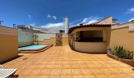 Casa à venda no bairro Centro - Araguari/MG