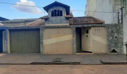 Casa à venda no bairro Jardim Milenium - Araguari/MG
