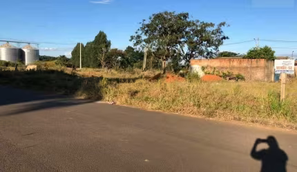 Casa para Venda, Araguari / MG, bairro Novo Horizonte, terreno 200,00 m²