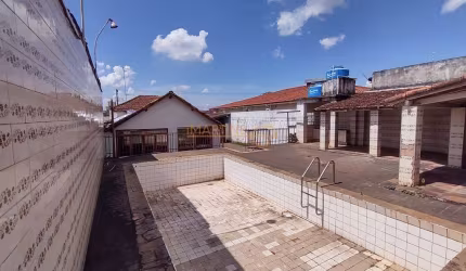 Casa à venda no bairro Centro - Araguari/MG