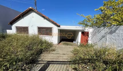 Casa à venda no bairro Industrial - Araguari/MG