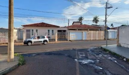 Casa Padrão à venda em Araguari/MG