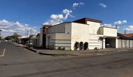 Casa à venda no bairro Industrial - Araguari/MG