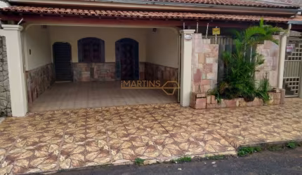 Casa à venda no bairro Centro - Araguari/MG