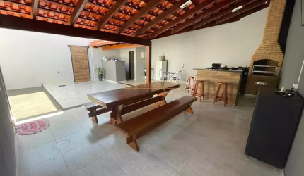 Casa Padrão à venda em Araguari/MG