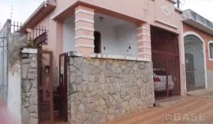 Casa à venda no bairro Centro - Araguari/MG