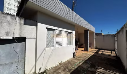 Casa Padrão à venda em Araguari/MG